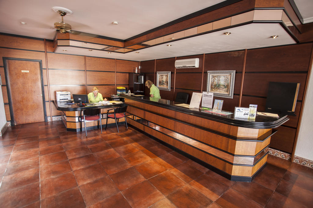 Bahia Park Hotel Cala En Porter  Exterior photo