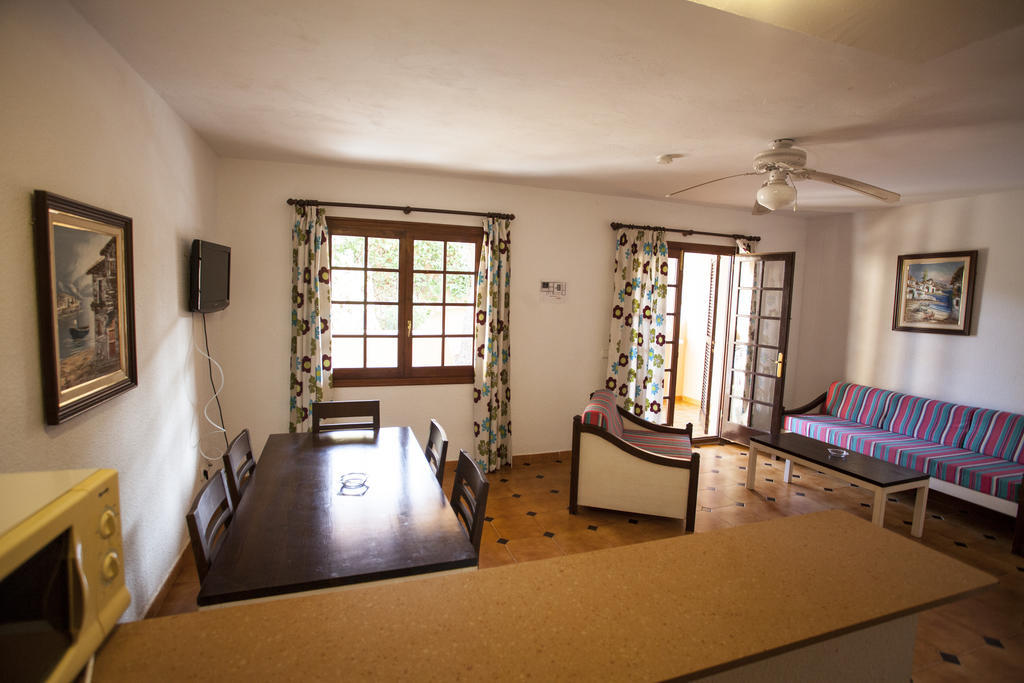 Bahia Park Hotel Cala En Porter  Exterior photo