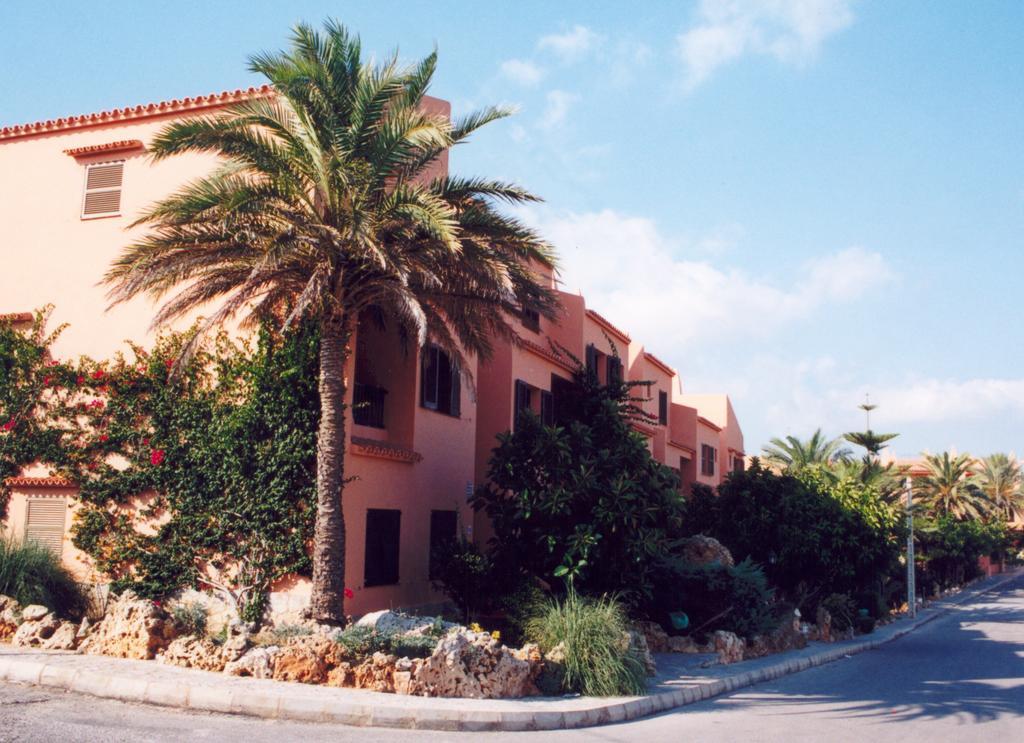 Bahia Park Hotel Cala En Porter  Exterior photo